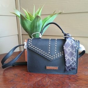 🎉HP 5.14.20🎉 MARC NEW YORK Black & Gold Satchel